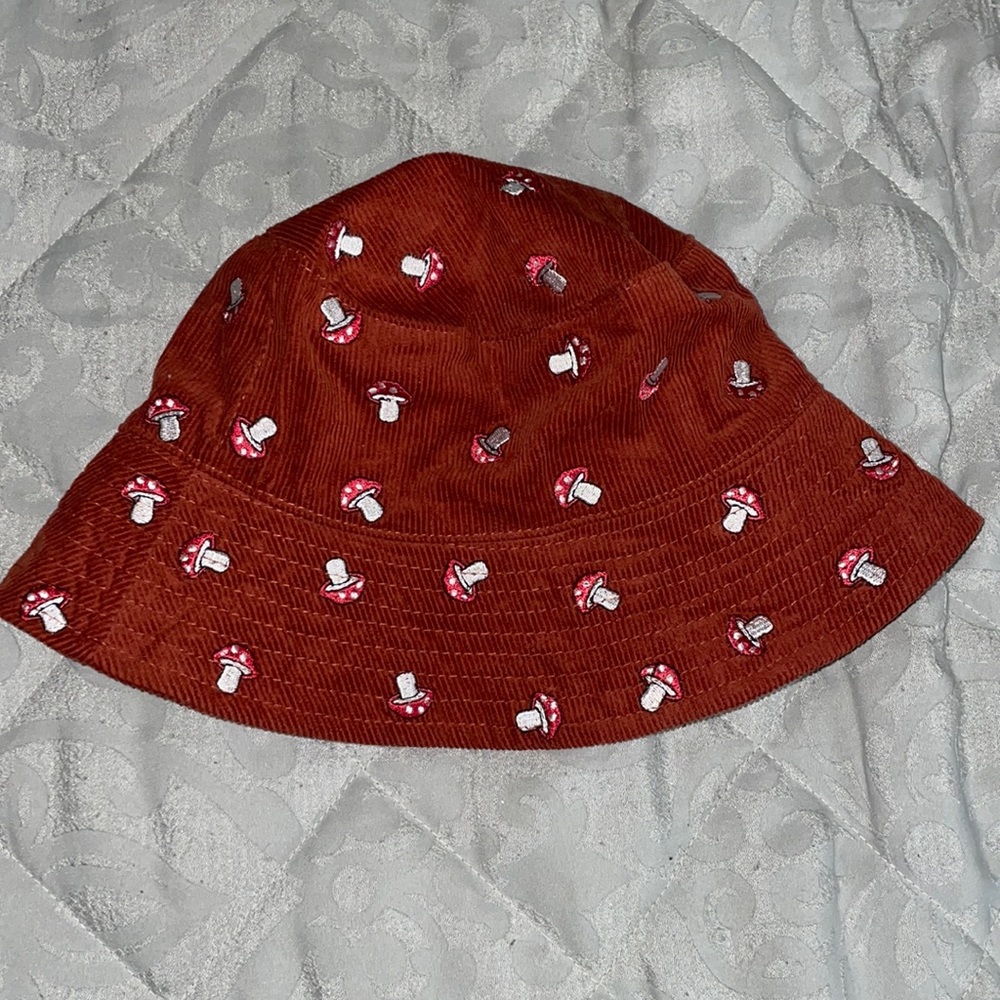 Urban Outfitters bucket hat